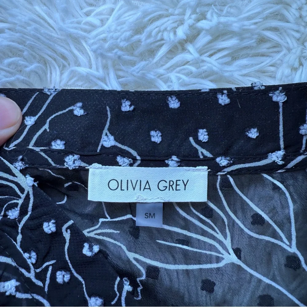 Olivia Grey Floral Faux Wrap Top Size Small